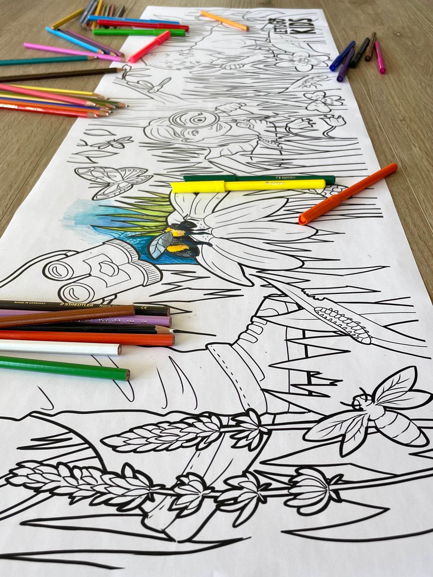 Pliego para pintar "Let´s go to explore"